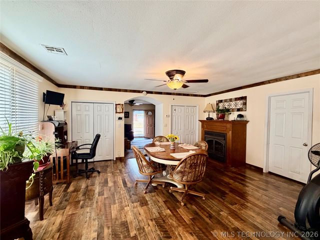 207 E Smith Street, Henryetta, OK 74437