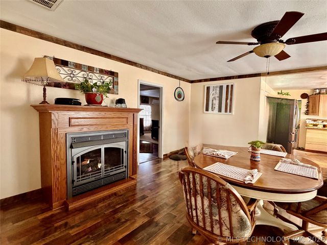 207 E Smith Street, Henryetta, OK 74437