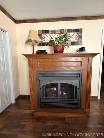 207 E Smith Street, Henryetta, OK 74437