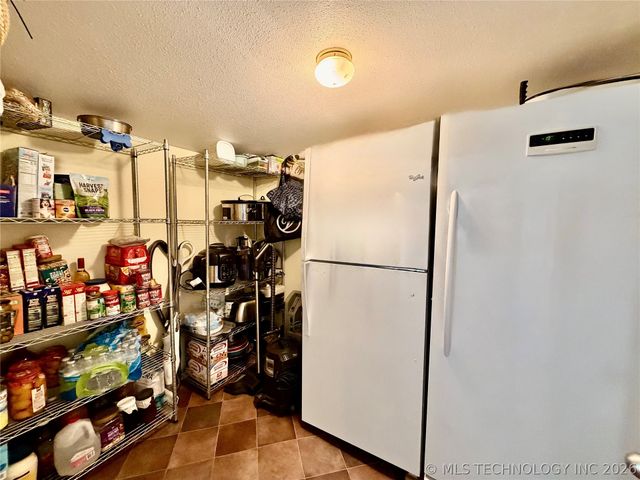 207 E Smith Street, Henryetta, OK 74437