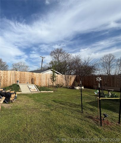 207 E Smith Street, Henryetta, OK 74437