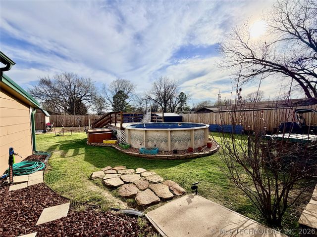 207 E Smith Street, Henryetta, OK 74437