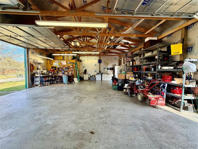 207 E Smith Street, Henryetta, OK 74437