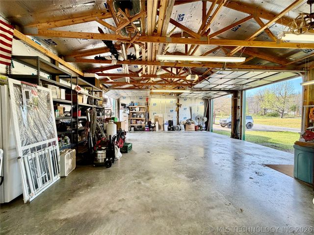 207 E Smith Street, Henryetta, OK 74437