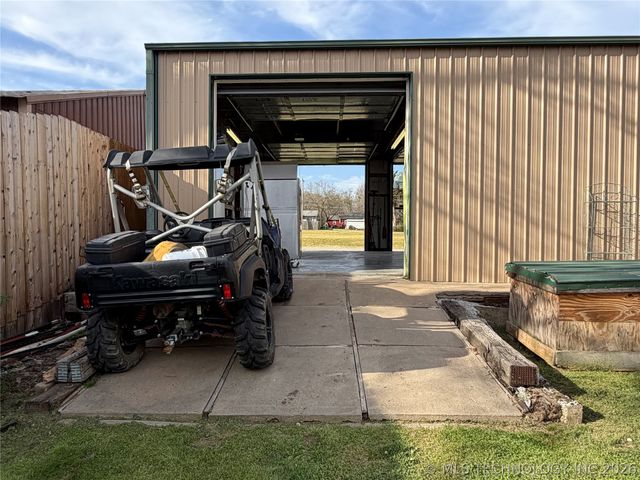 207 E Smith Street, Henryetta, OK 74437