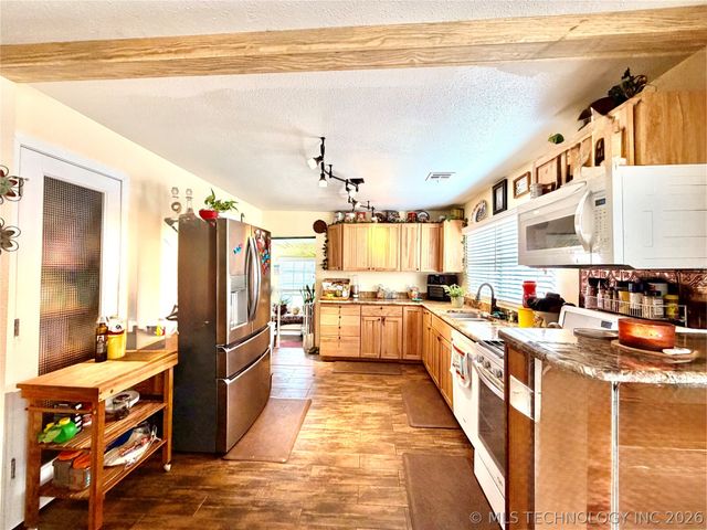 207 E Smith Street, Henryetta, OK 74437