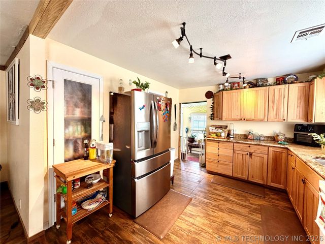 207 E Smith Street, Henryetta, OK 74437