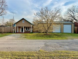 207 E Smith Street, Henryetta, OK 74437