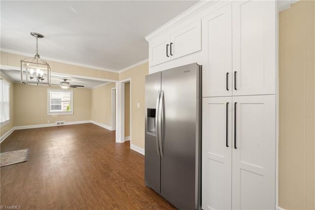 2425 Lyndhurst Avenue, Winston-salem, NC 27103
