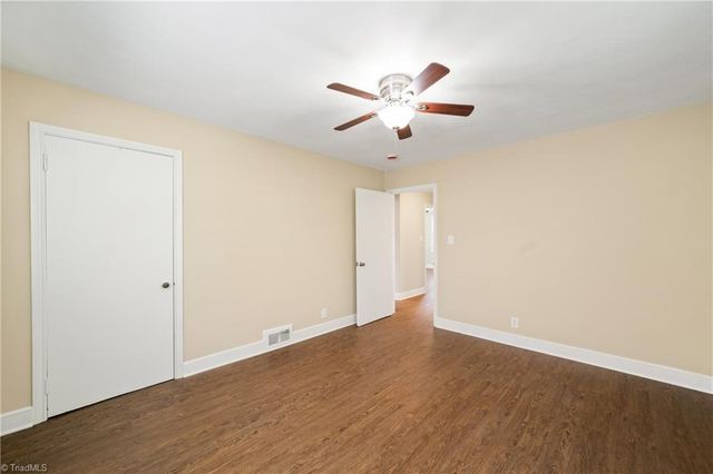 2425 Lyndhurst Avenue, Winston-salem, NC 27103