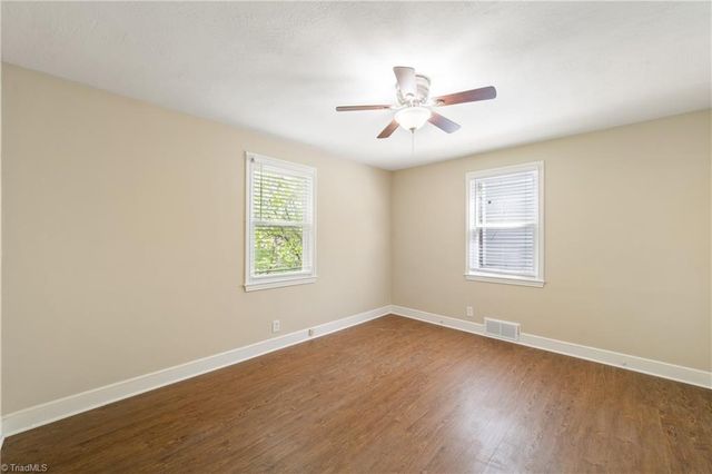 2425 Lyndhurst Avenue, Winston-salem, NC 27103