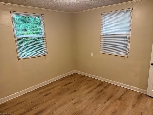 2425 Lyndhurst Avenue, Winston-salem, NC 27103