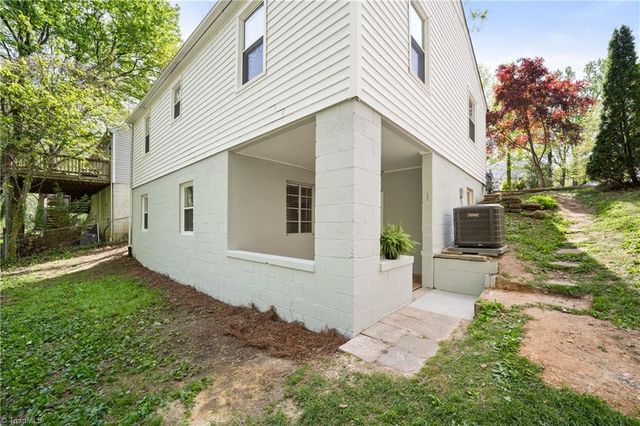 2425 Lyndhurst Avenue, Winston-salem, NC 27103