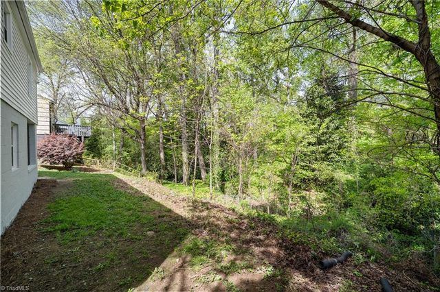 2425 Lyndhurst Avenue, Winston-salem, NC 27103