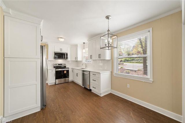 2425 Lyndhurst Avenue, Winston-salem, NC 27103