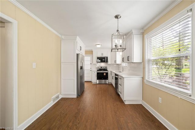 2425 Lyndhurst Avenue, Winston-salem, NC 27103