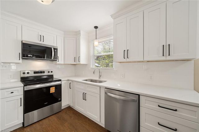 2425 Lyndhurst Avenue, Winston-salem, NC 27103