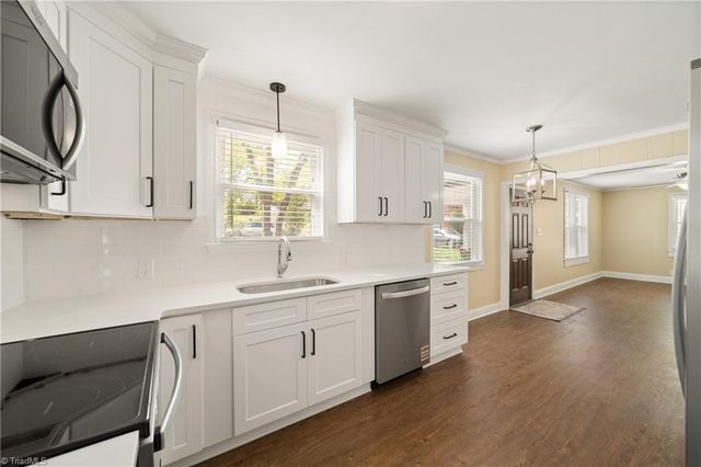 2425 Lyndhurst Avenue, Winston-salem, NC 27103