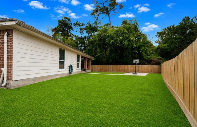 15906 Dunes Drive, Crosby, TX 77532