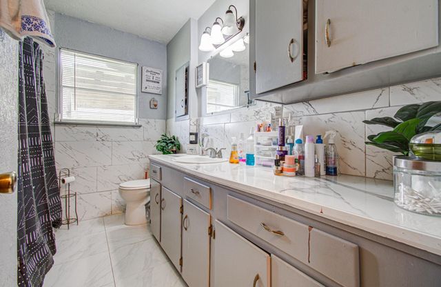 12342 Ledger Lane, Houston, TX 77015