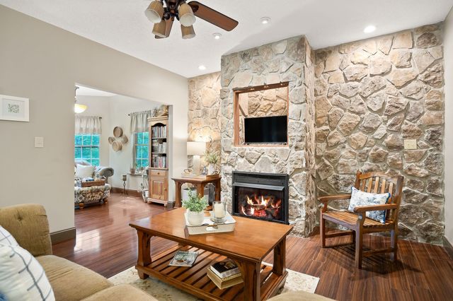 348 Witherspoon Dr, Smithville, TN 37166
