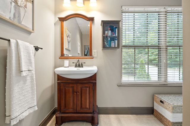 348 Witherspoon Dr, Smithville, TN 37166