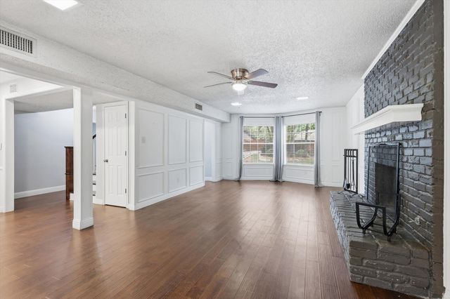 508 Country Green Lane, Arlington, TX 76011