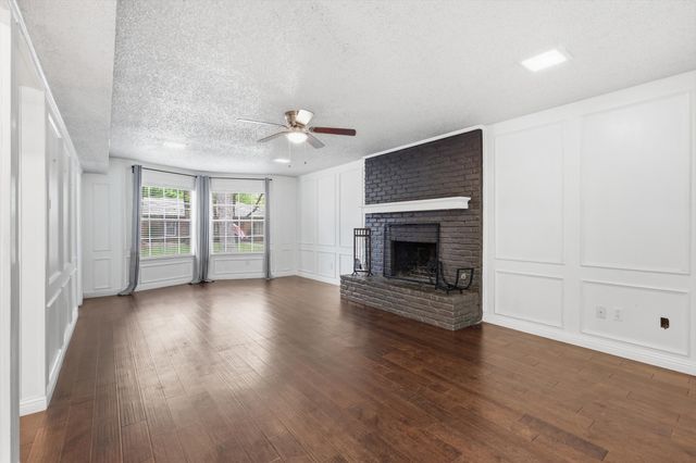 508 Country Green Lane, Arlington, TX 76011