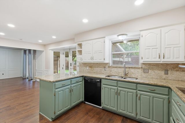 508 Country Green Lane, Arlington, TX 76011