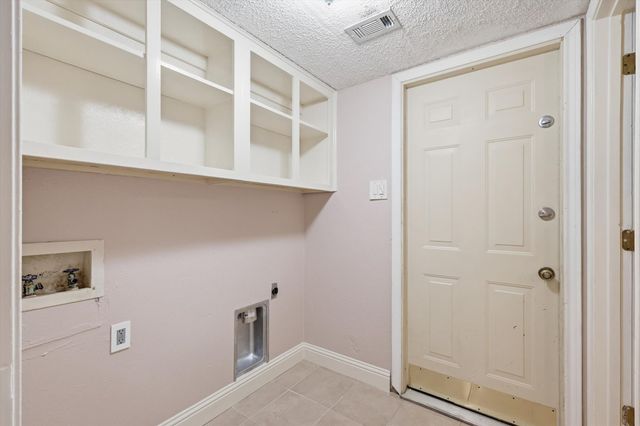 508 Country Green Lane, Arlington, TX 76011