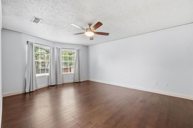 508 Country Green Lane, Arlington, TX 76011