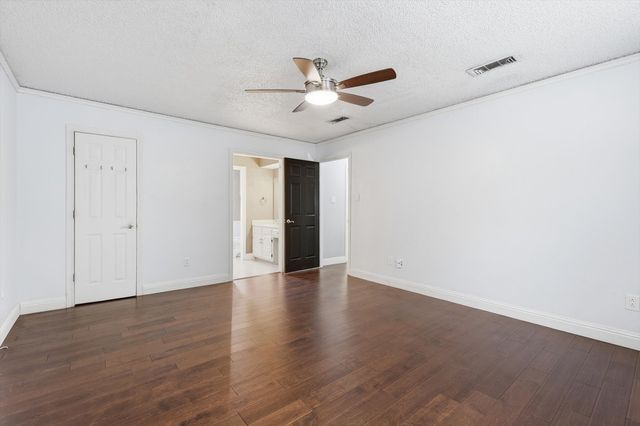 508 Country Green Lane, Arlington, TX 76011