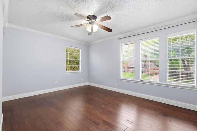 508 Country Green Lane, Arlington, TX 76011