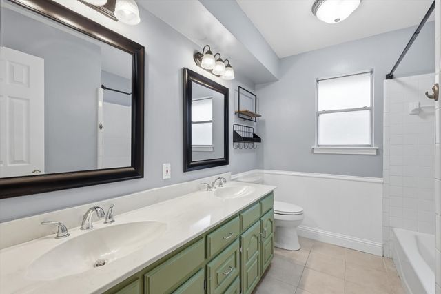 508 Country Green Lane, Arlington, TX 76011