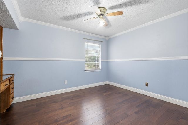 508 Country Green Lane, Arlington, TX 76011