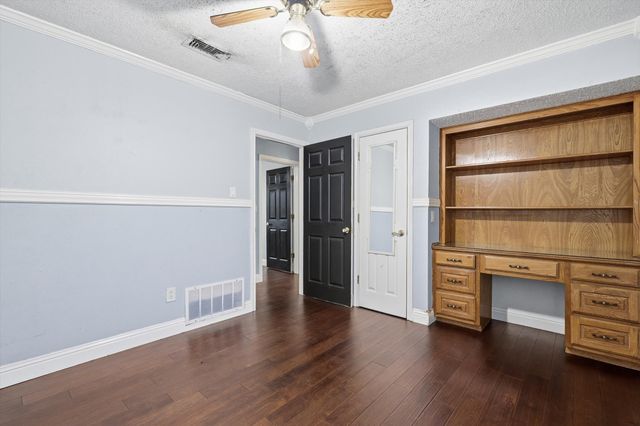 508 Country Green Lane, Arlington, TX 76011