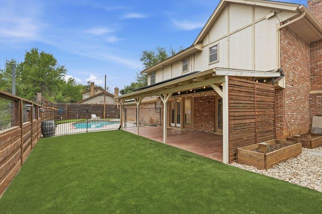 508 Country Green Lane, Arlington, TX 76011