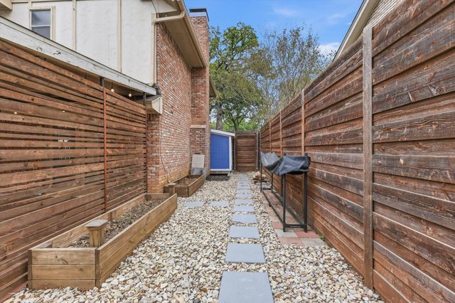 508 Country Green Lane, Arlington, TX 76011