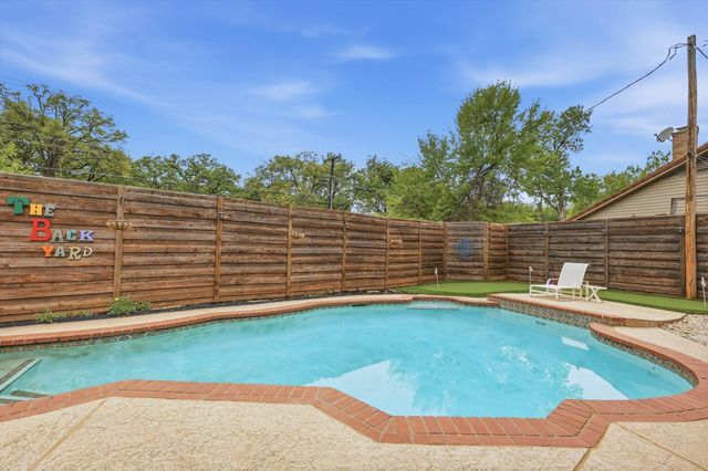 508 Country Green Lane, Arlington, TX 76011