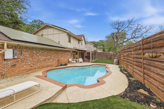 508 Country Green Lane, Arlington, TX 76011