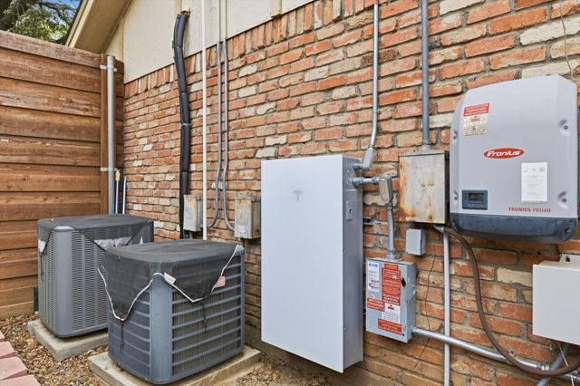 508 Country Green Lane, Arlington, TX 76011