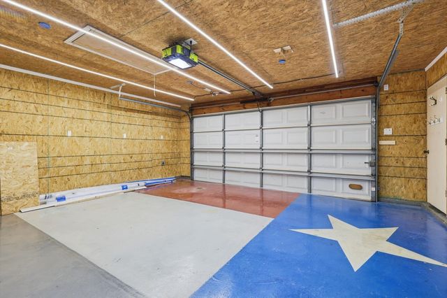 508 Country Green Lane, Arlington, TX 76011