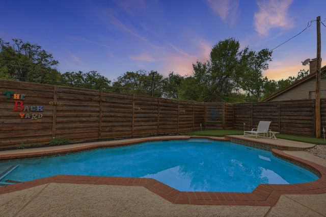 508 Country Green Lane, Arlington, TX 76011