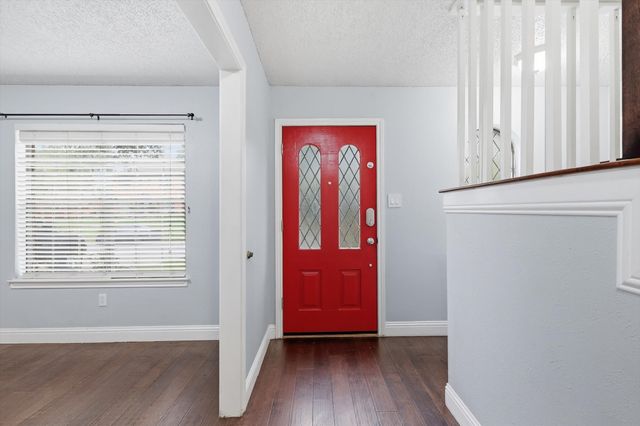 508 Country Green Lane, Arlington, TX 76011