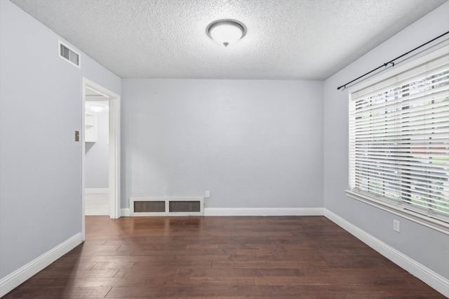 508 Country Green Lane, Arlington, TX 76011