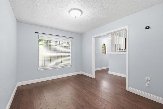 508 Country Green Lane, Arlington, TX 76011