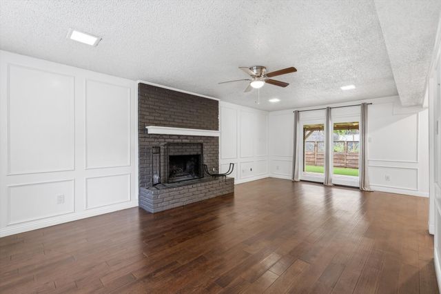 508 Country Green Lane, Arlington, TX 76011