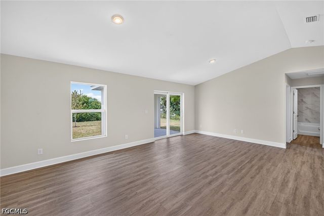 105 NW 9th TER, Cape Coral, FL 33993
