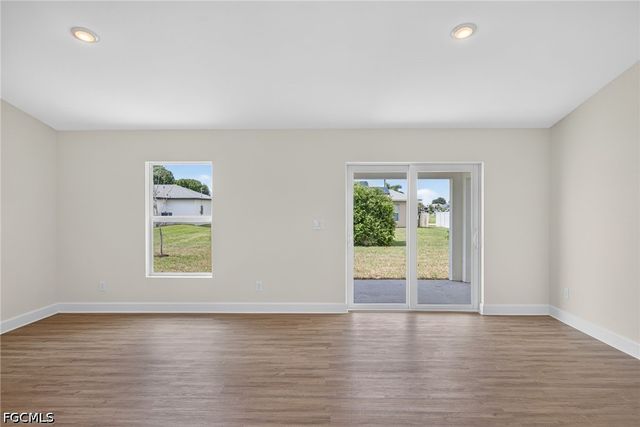 105 NW 9th TER, Cape Coral, FL 33993