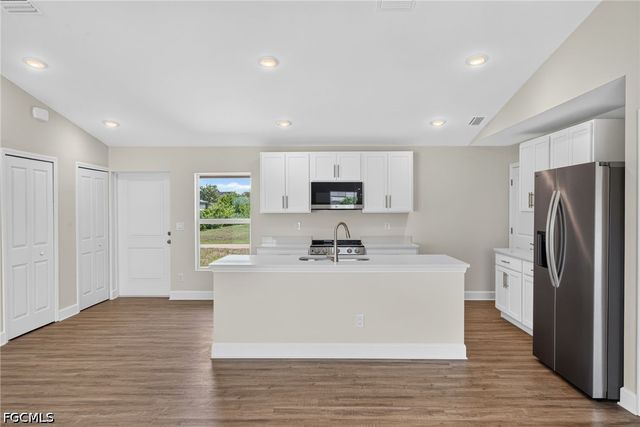 105 NW 9th TER, Cape Coral, FL 33993